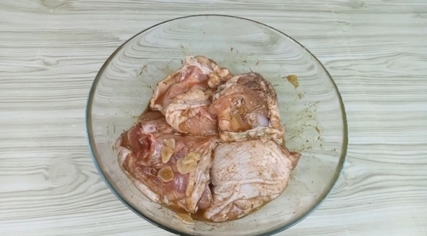 Курятина с персиками в духовке Курятина с персиками в духовке