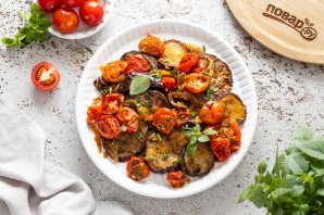 Тушеные баклажаны с помидорами Тушеные баклажаны с помидорами