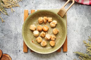 Морской гребешок с картошкой и грибами Морской гребешок с картошкой и грибами