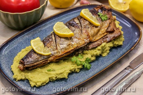 Сардина, запеченная с лимоном и зеленью