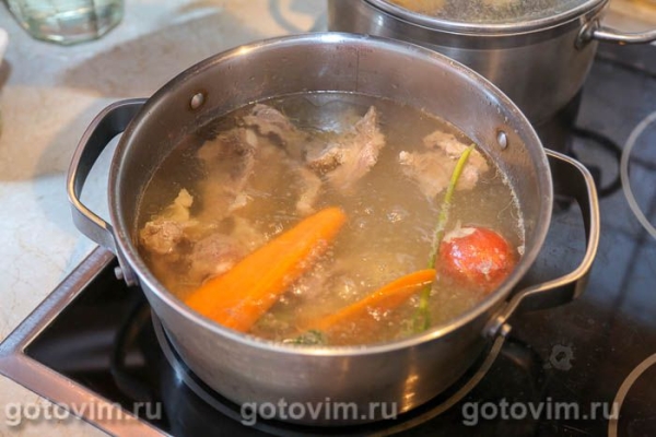 Ботвинник с мясом (суп с говядиной и свекольной ботвой)