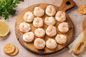 Канапе с креветкой на крекере Канапе с креветкой на крекере