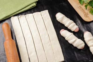 Сосиски в слоеном бездрожжевом тесте в духовке Сосиски в слоеном бездрожжевом тесте в духовке