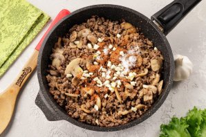 Говяжий фарш с грибами Говяжий фарш с грибами