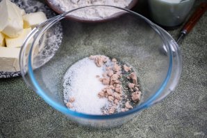 Домашнее слоеное дрожжевое тесто на молоке Домашнее слоеное дрожжевое тесто на молоке