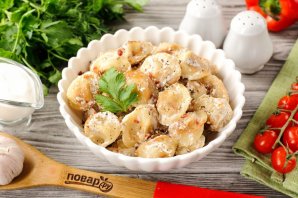 Пельмени в сметане в мультиварке Пельмени в сметане в мультиварке