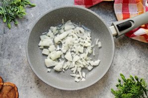 Куриная печень с луком и морковью Куриная печень с луком и морковью