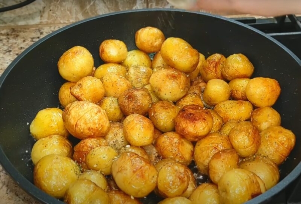 Такое блюдо захочешь снова и снова. Жареная картошка с салом и яйцом: шикарный рецепт Такое блюдо захочешь снова и снова. Жареная картошка с салом и яйцом: шикарный рецепт