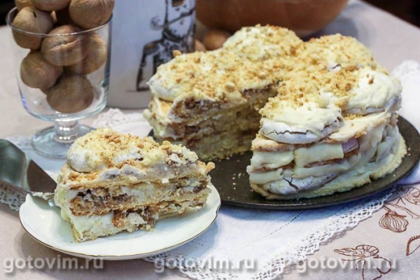 Торт из орехового безе с заварным кремом «Сенаторский» Торт из орехового безе с заварным кремом «Сенаторский»