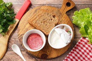 Бутерброды с колбасой и сыром Бутерброды с колбасой и сыром