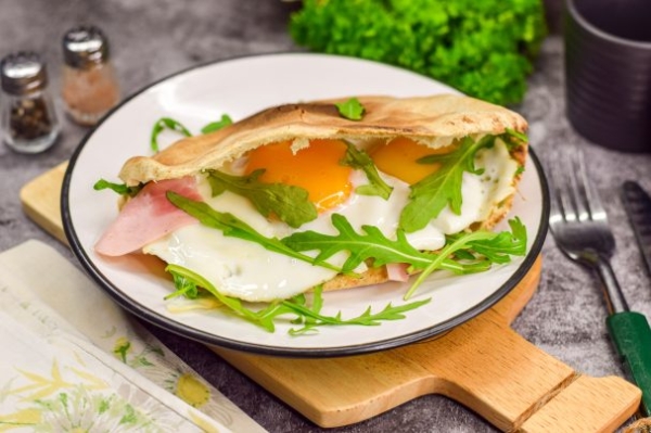 Пита с яйцом Пита с яйцом