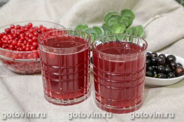 Компот из красной и чёрной смородины в мультиварке