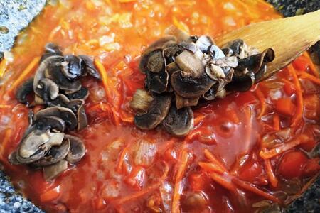 Тушеная сельдь с овощами и шампиньонами Тушеная сельдь с овощами и шампиньонами