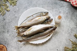 Соленая икра корюшки