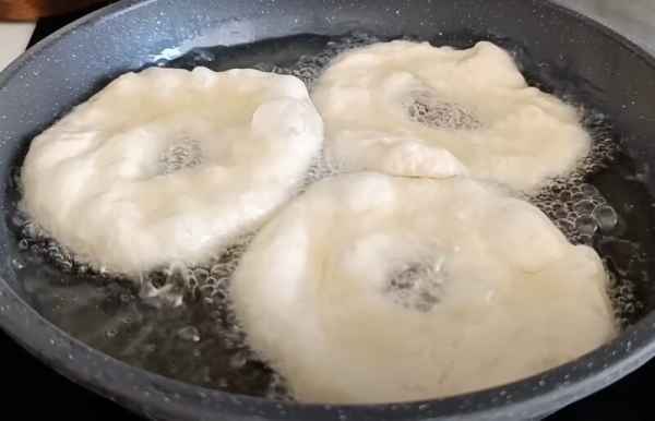 Невероятно пышные турецкие пончики! Всего 1 ложка уксуса — и вы забудете о других рецептах Невероятно пышные турецкие пончики! Всего 1 ложка уксуса — и вы забудете о других рецептах