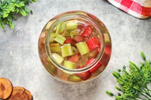 Настойка из ревеня Настойка из ревеня