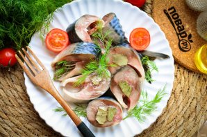 Скумбрия без рассола быстро в домашних условиях Скумбрия без рассола быстро в домашних условиях