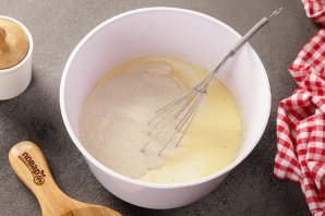 Манник на кефире в мультиварке