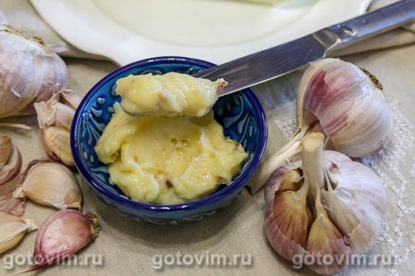 Закусочное масло с печеным чесноком Закусочное масло с печеным чесноком