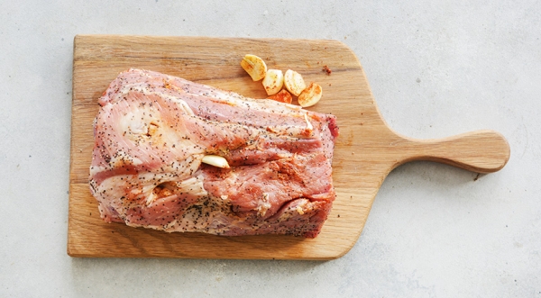 Буженина, как нашпиговать чесноком, пошаговый рецепт с фото на 871 ккал Буженина, как нашпиговать чесноком, пошаговый рецепт с фото на 871 ккал