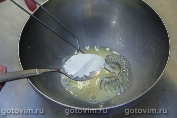 Суп куриный с грибами, перцем чили и яичной болтушкой Суп куриный с грибами, перцем чили и яичной болтушкой