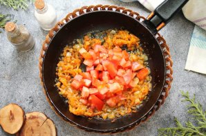 Щи из молодой капусты с курицей Щи из молодой капусты с курицей