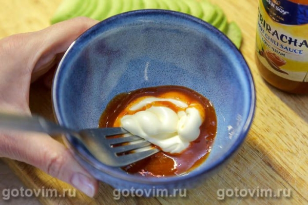 Поке из киноа с куриной грудкой, авокадо и бобами эдамаме