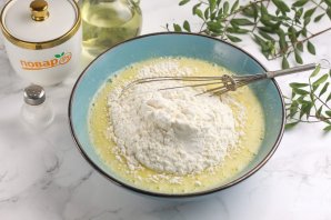 Яблочный пирог на сковороде Яблочный пирог на сковороде