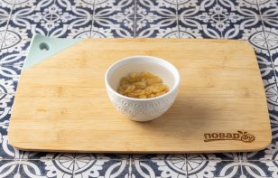 Салат с морковью, сельдереем и изюмом Салат с морковью, сельдереем и изюмом