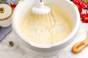 Сметанный пирог с ягодами