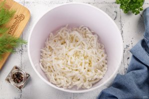 Салат из сыра с чесноком Салат из сыра с чесноком