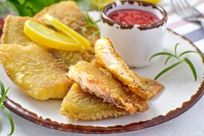 Филе тилапии в муке на сковороде