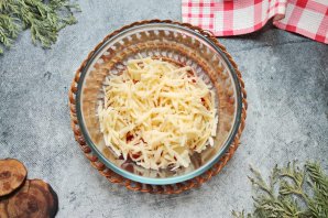 Салат с помидорами, ананасом и сыром Салат с помидорами, ананасом и сыром