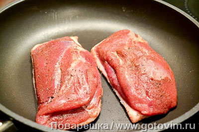 Утиная грудка с вишневым соусом