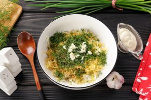 Бутерброд со шпротами и солеными огурцами Бутерброд со шпротами и солеными огурцами