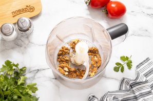 Салат с помидорами и кинзой