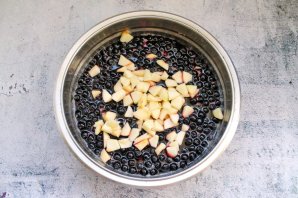 Варенье из черноплодной рябины с грецким орехом Варенье из черноплодной рябины с грецким орехом