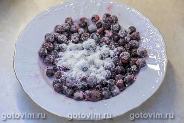 Пирог медовый с черной смородиной Пирог медовый с черной смородиной