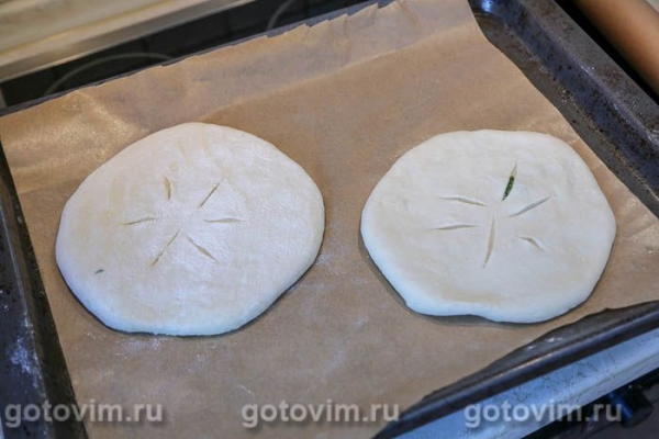 Осетинский пирог со свекольной ботвой (Цахараджин)