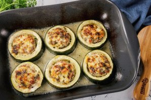 Кабачки с фаршем, чесноком и сыром Кабачки с фаршем, чесноком и сыром