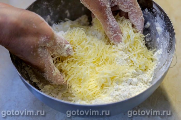 Киш с лисичками и сыром с голубой плесенью Киш с лисичками и сыром с голубой плесенью