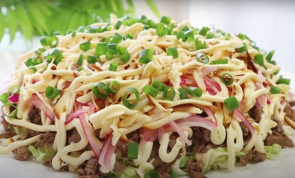 Из простых продуктов — незабываемый вкус. Один из лучших праздничных салатов