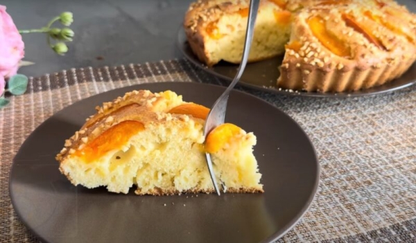 Абрикосовый пирог – идеальный летний десерт. Простой рецепт с сочной начинкой и нежным тестом Абрикосовый пирог – идеальный летний десерт. Простой рецепт с сочной начинкой и нежным тестом