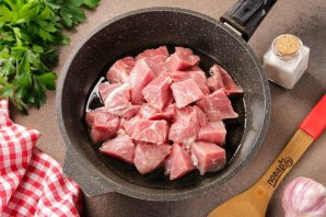 Гуляш с болгарским перцем Гуляш с болгарским перцем