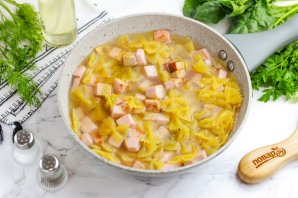 Макароны с колбасой на сковороде Макароны с колбасой на сковороде