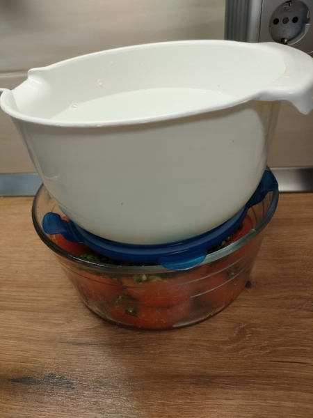 Малосольные помидоры в собственном соку “быстрые” Малосольные помидоры в собственном соку “быстрые”