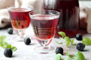 Настойка из смородинового варенья Настойка из смородинового варенья