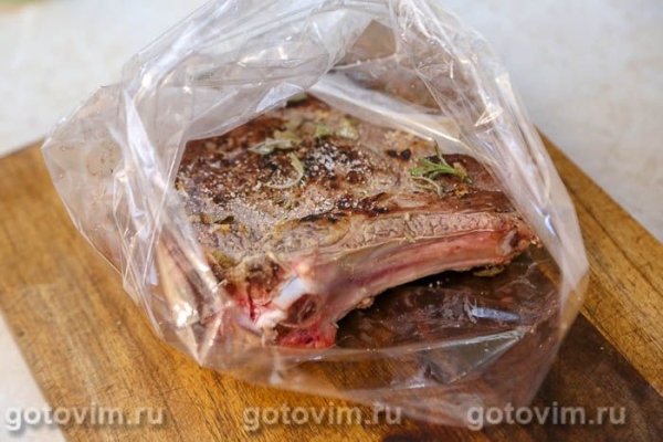 Говядина с шалфеем, запеченная в рукаве