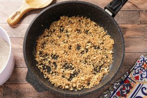 Торт из песочной крошки со сметанным кремом Торт из песочной крошки со сметанным кремом