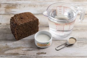 Домашний квас из ржаного черного хлеба Домашний квас из ржаного черного хлеба